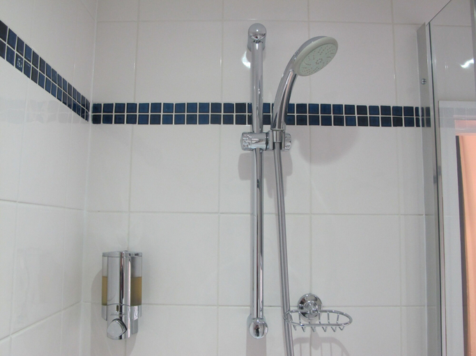 Bathroom 5, Alhambra Hotel, London
