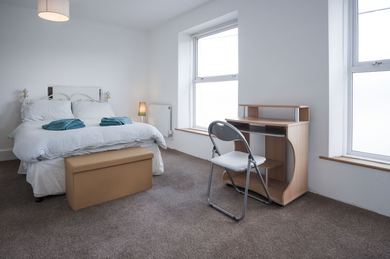 Bedroom 3, Ty Golau - 3 Bed Holiday Home - Pembroke, Pembrokeshire