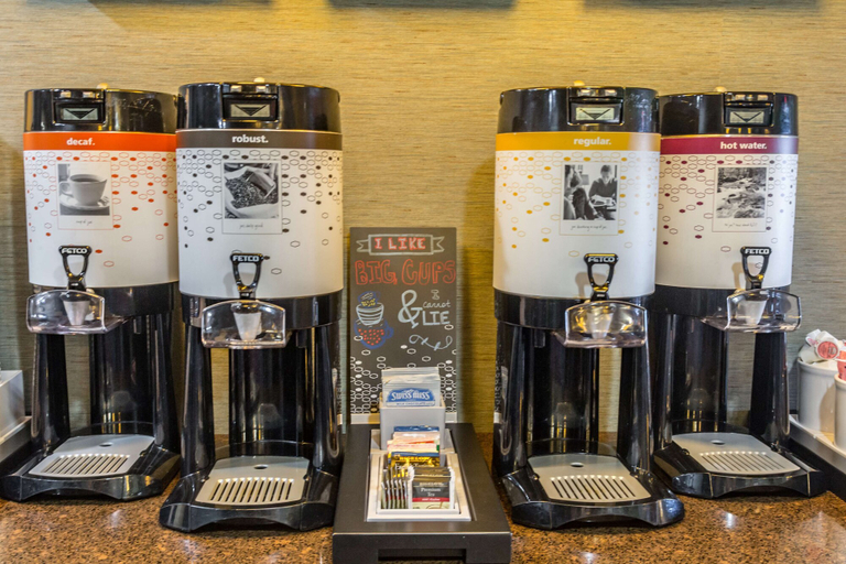 Food & Drinks 5, Hampton Inn Winchester-University/Mall Area, Winchester