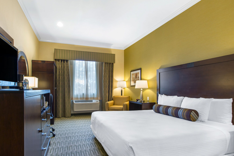 Bedroom 2, The Oaks Hotel Paso Robles, San Luis Obispo