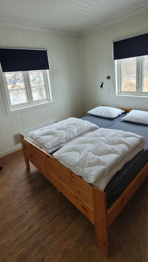 Bedroom 2, Øen Turistsenter Cottages, Hol