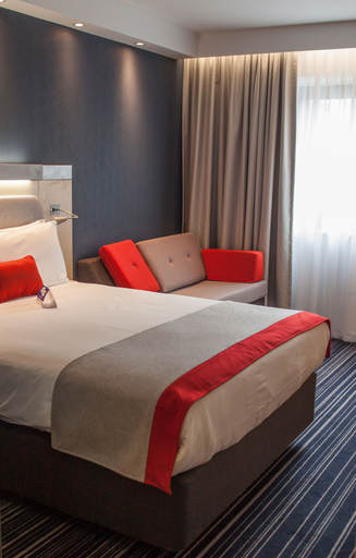 Bedroom 5, Holiday Inn Express SLOUGH by IHG, Slough