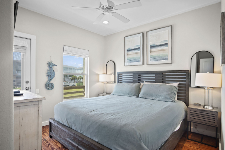 Bedroom 3, Bottoms Up, Nueces
