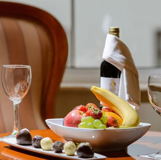 Food & Drinks 5, River Island Hotel