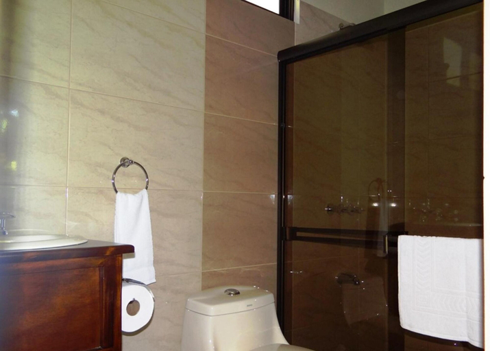 Bathroom 3, Hotel B&B Garden Grecia, Grecia