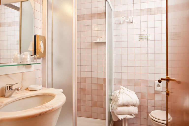 Bathroom 5, Hotel Fior, Treviso