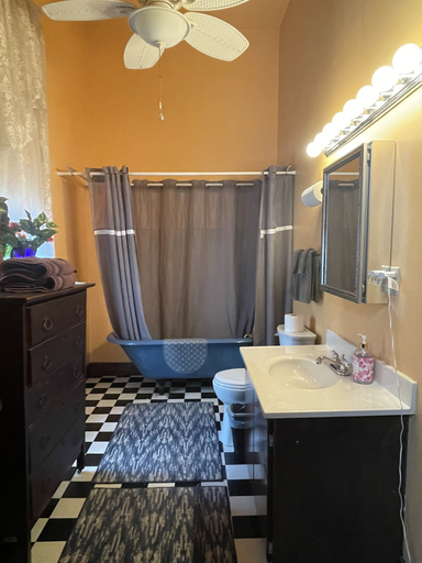 Bathroom 5, Grand Gables Inn Bed & Breakfast, Putnam