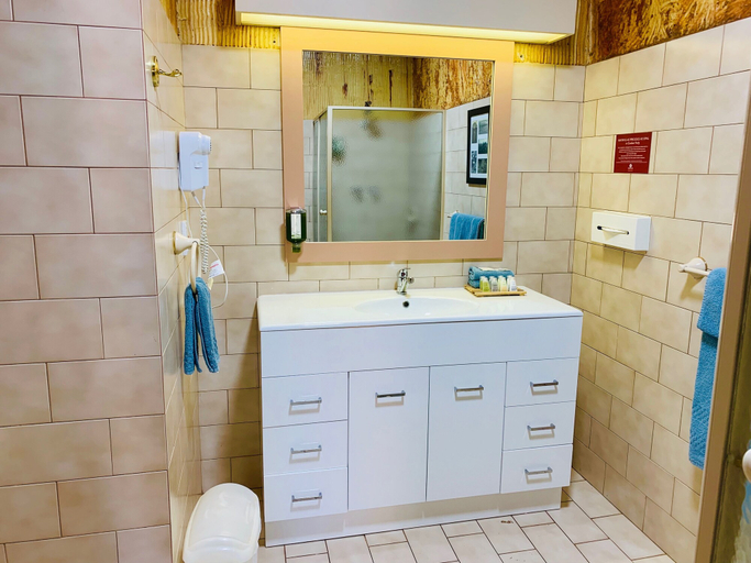 Bathroom 4, Desert Cave Hotel, Coober Pedy