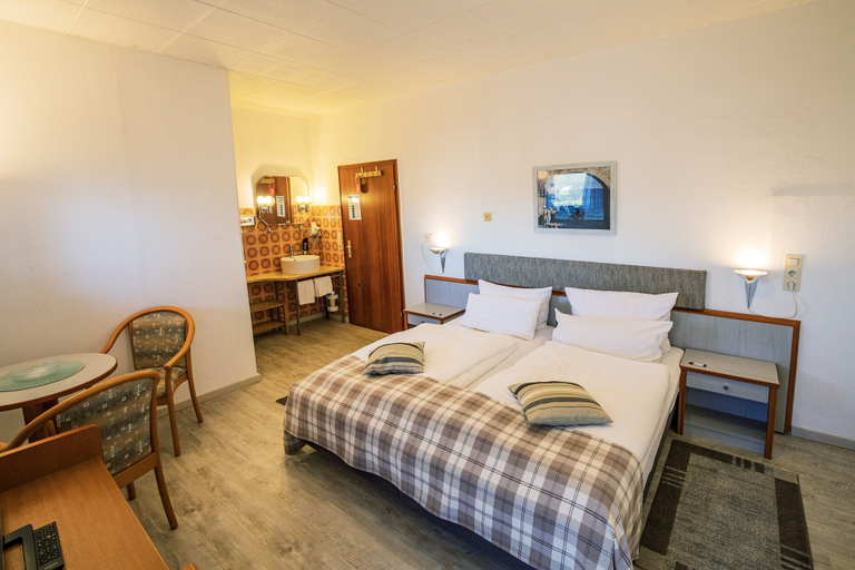Bedroom 3, Berghotel Waidmannsheil, Waldeck-Frankenberg