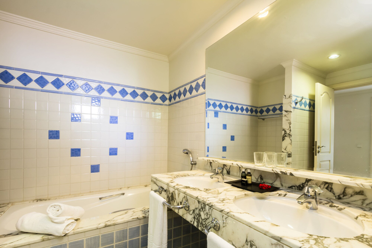 Bathroom 5, BlueBay Beach Club Aparthotel, Las Palmas