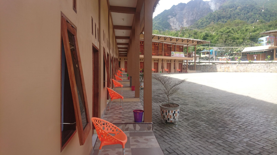 Exterior & Views 4, Penginapan Kamuna Garden 3, Karo