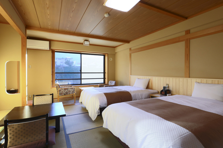 Bedroom 4, Shibu Hotel, Yamanouchi