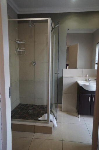 Bathroom 3, 314 on Clark Guest House, City of Tshwane