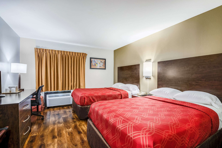 Bedroom 3, Econo Lodge Milwaukee Airport, Milwaukee
