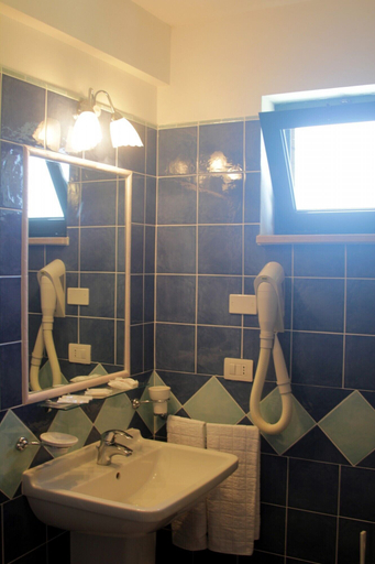 Bathroom 4, Poggio degli Ulivi, Foggia