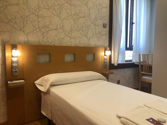 Bedroom 4, Hostal Abami II, Madrid