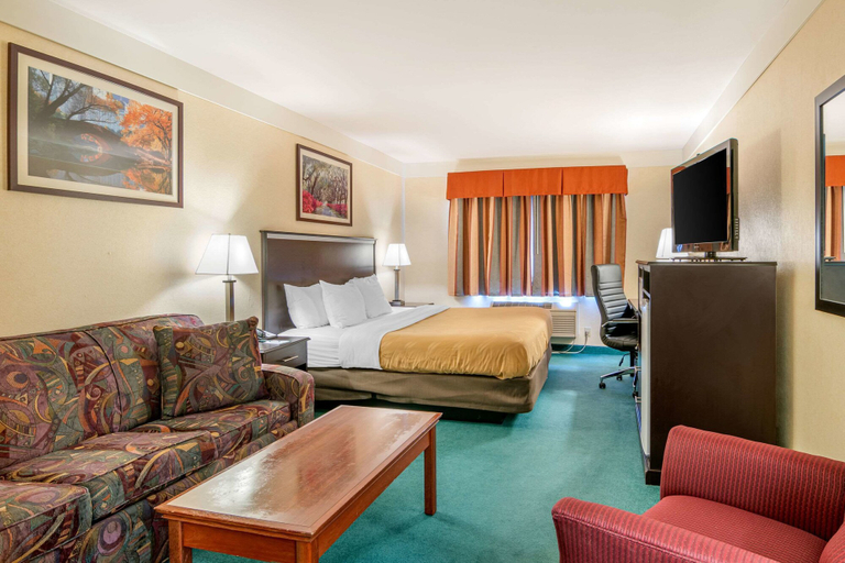 Bedroom 3, Quality Inn Bend North, Deschutes