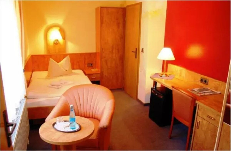 Bedroom 2, Hotel Prox, Ilm-Kreis