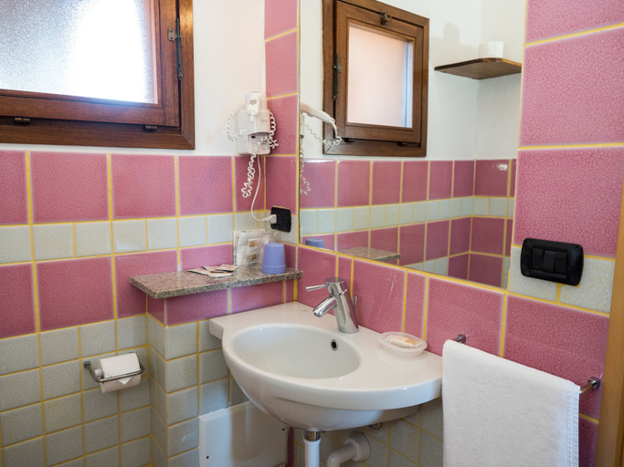 Bathroom 5, Hotel Cala Reale, Sassari