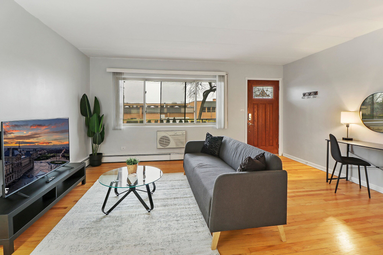 Lush 1BR Apt in Quiet Arlington Heights, Cook