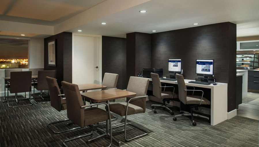 Food & Drinks 5, Hilton Winnipeg Airport Suites, Division No. 11