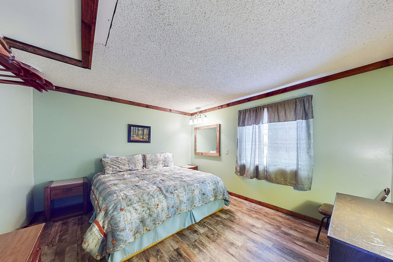 Bedroom 2, White Wing Resort, Stone