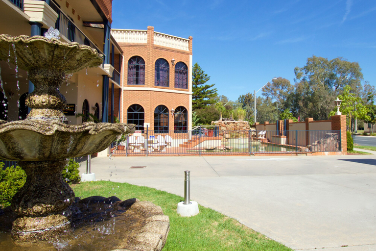 Exterior & Views 2, Albury Paddlesteamer, Albury