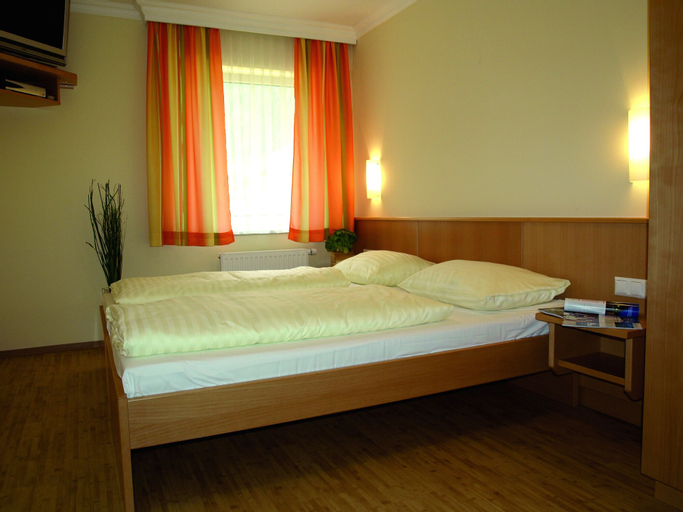 Bedroom 27