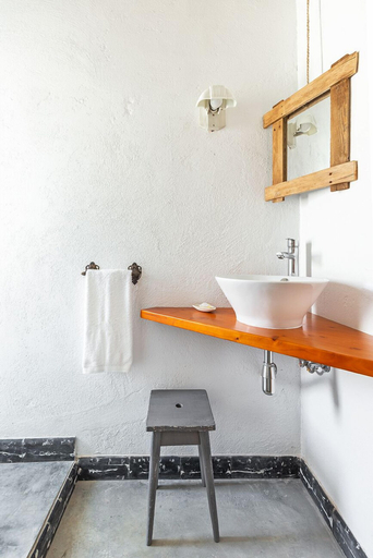 Bathroom 4, Casa Les Germanes, Lleida