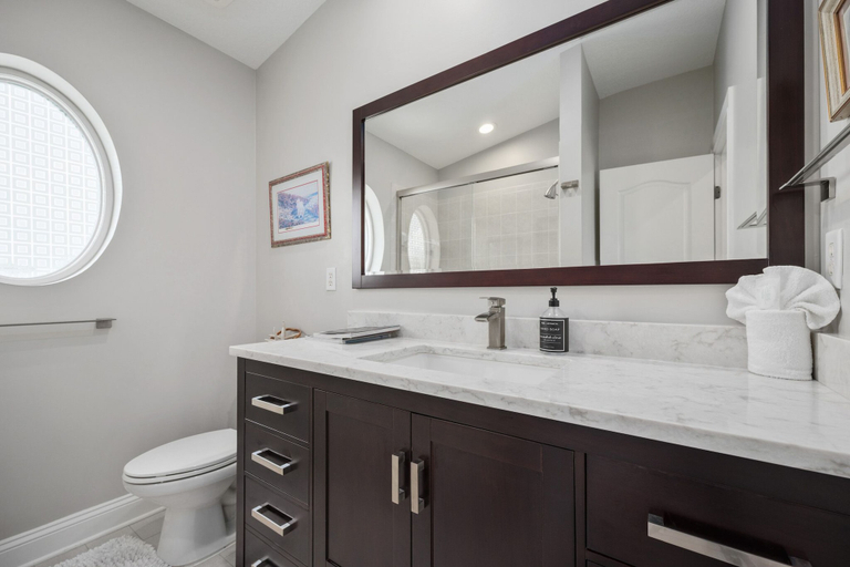 Bathroom 4, Beach Bliss, Duval