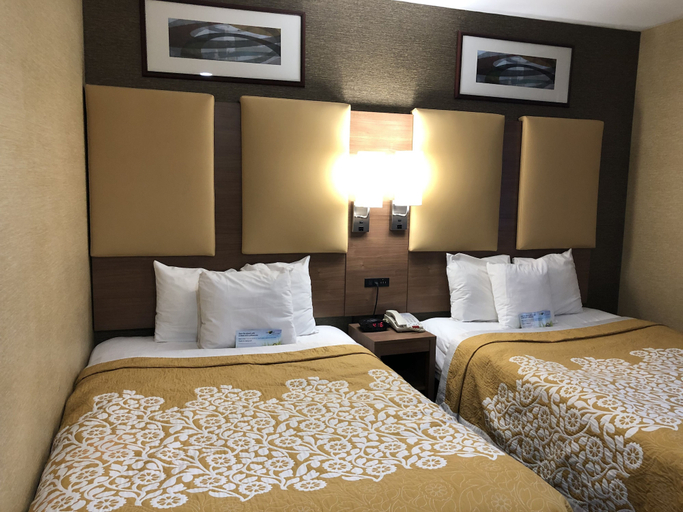 Bedroom 3, Days Inn by Wyndham Brooklyn, New York