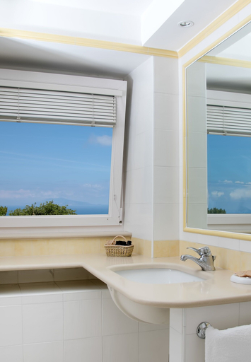 Bathroom 4, Hotel Bellavista, Napoli