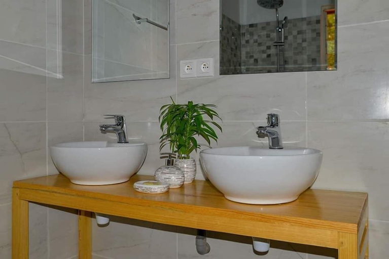 Bathroom 3, Hotel La casa Di Luna, Analamanga