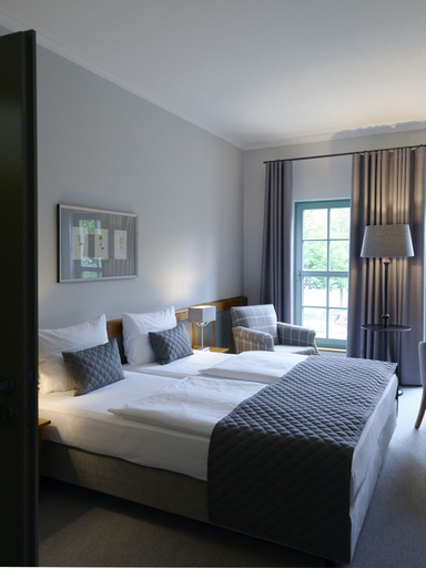 Bedroom 2, Schloss Hotel Dresden-Pillnitz, Dresden