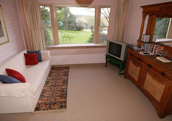 Bedroom 2, Hermitage Cottage, Hawkesbury