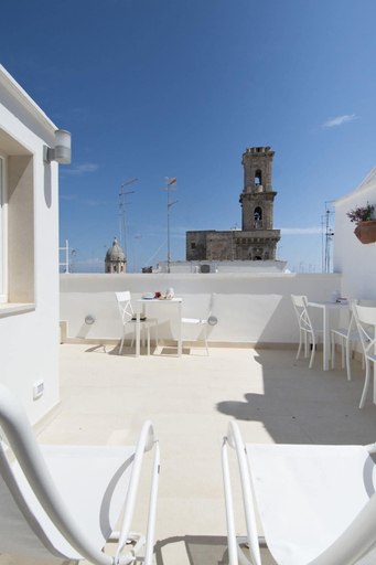 Others 5, Casa Perugini, Bari