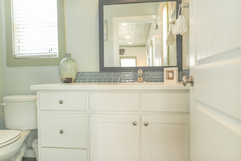 Bathroom 3, Nantucket, Nueces