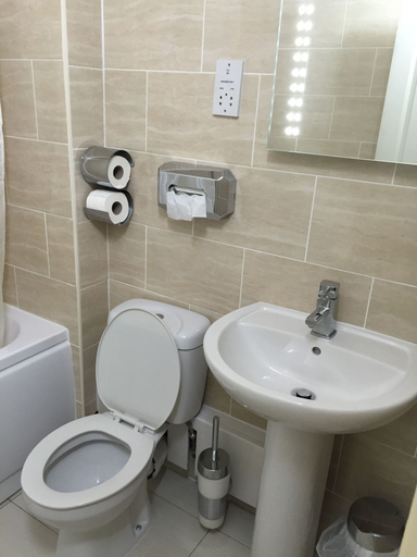 Bathroom 5, Hylands Hotel, Coventry