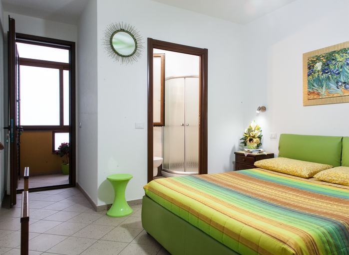 Bedroom 3, Affittacamere Al Mare, Oristano