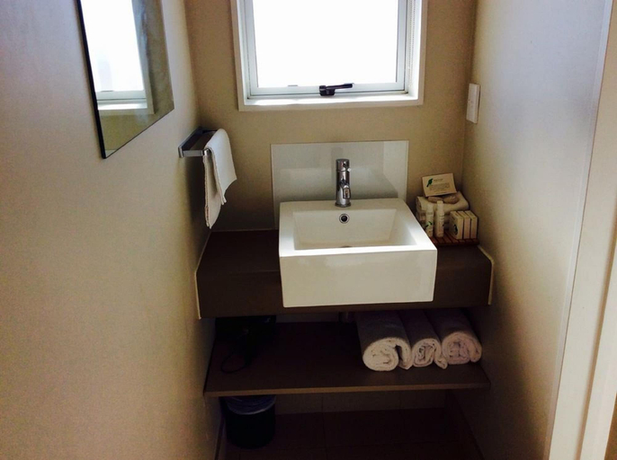 Bathroom 4, Lake Rotorua Hotel, Rotorua