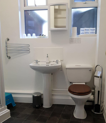 Bathroom 4, Robin 7 Lodge City Centre, Nottingham