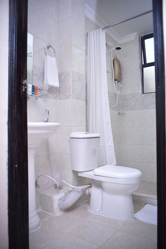 Bathroom, Urban Point Hotel, Kamukunji