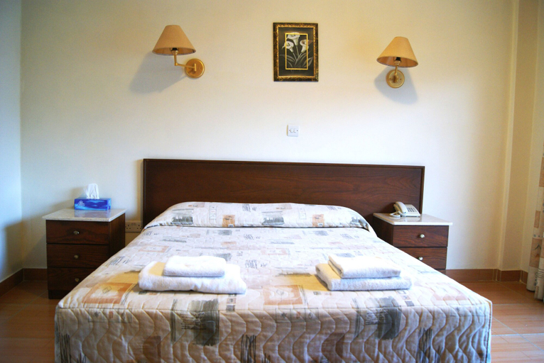 Bedroom 4, Moniatis Hotel