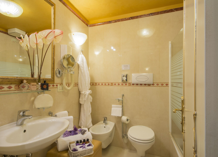 Bathroom 5, Hotel Becher, Venezia