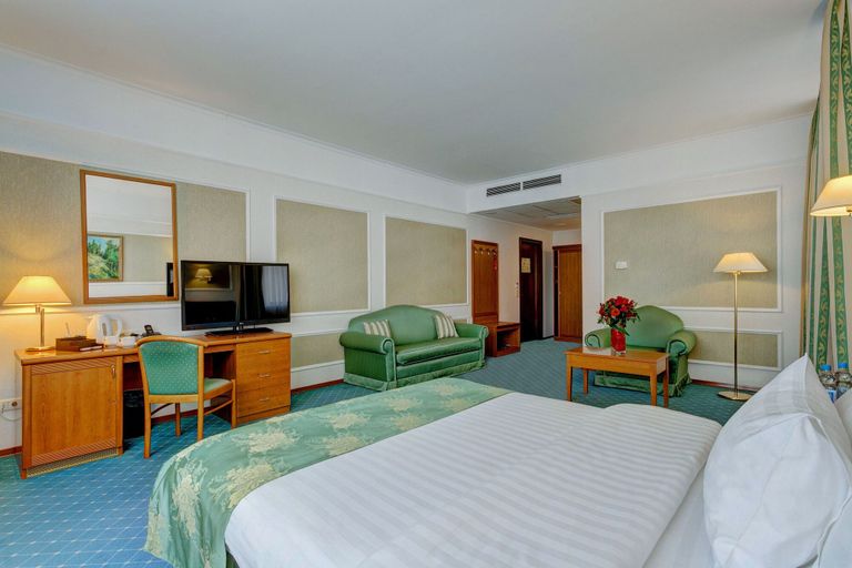 Bedroom 2, Borodino Hotel, North-Eastern