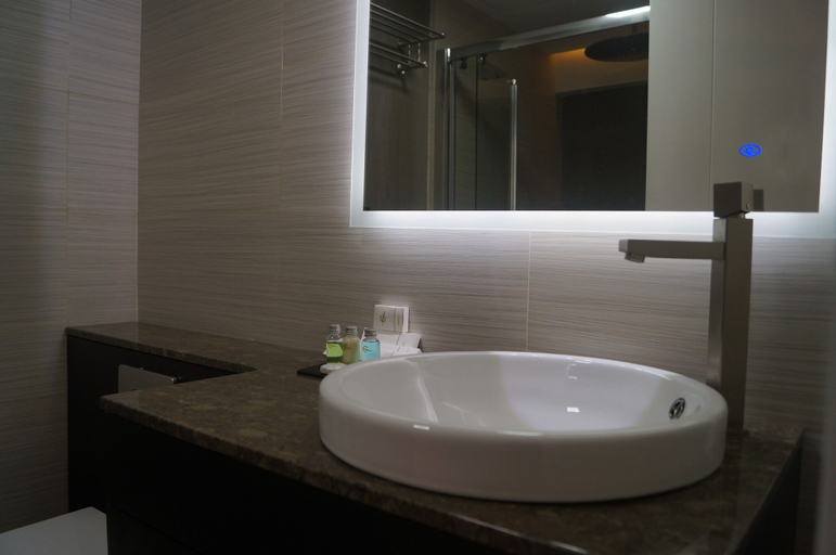 Bathroom 5, Coventina Lake Suites, Dhaka