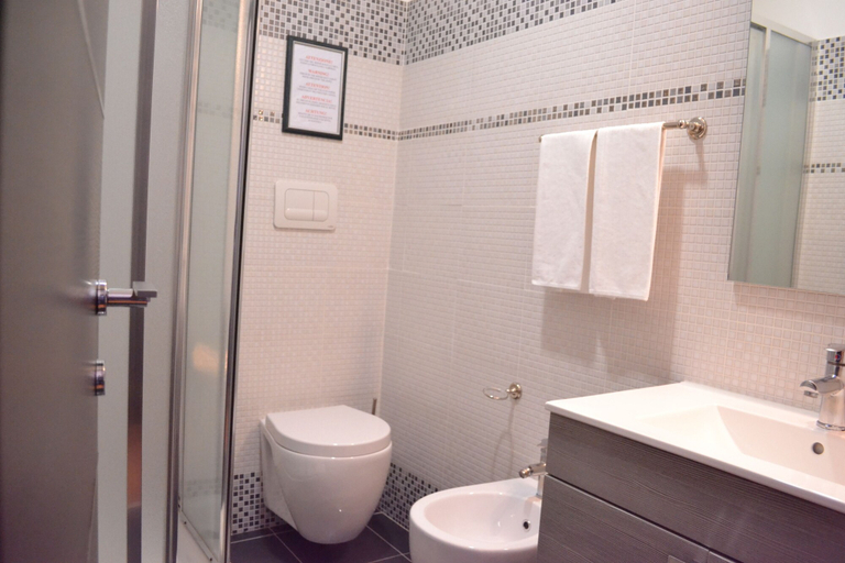 Bathroom 4, Hotel Nautilus, Rome