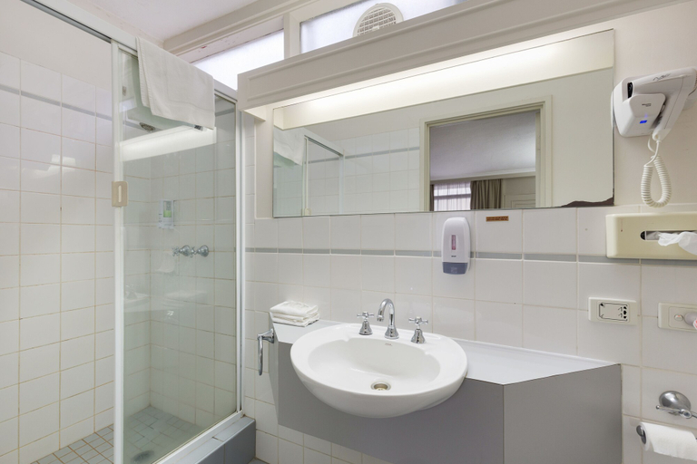 Bathroom 4, Alexander Motor Inn & Apartments, Melbourne