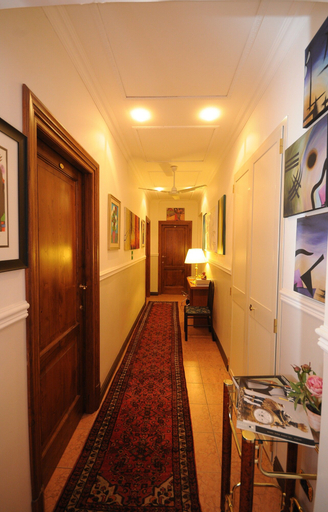 Others 4, Hotel Sweet Home, Rome