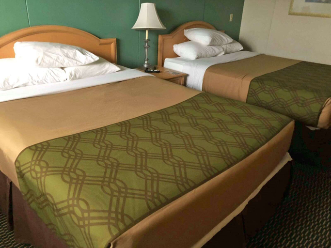 Bedroom 3, Knights Inn Winner, Tripp